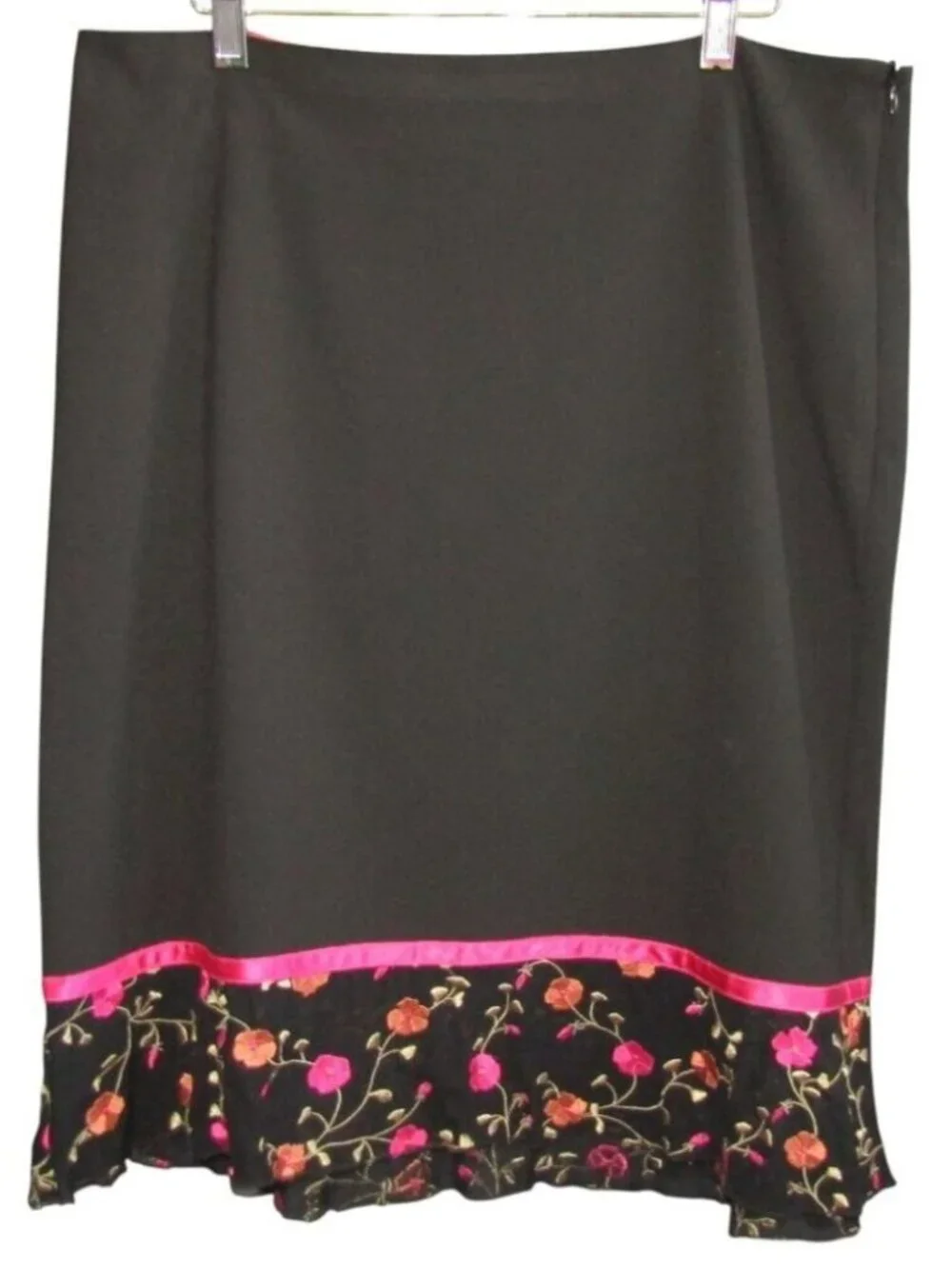 Karen Kane Lifestyle Skirt Size 14 Black Pink Floral Embroidered Trim Womens